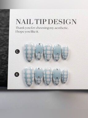 NWT Almond-Shaped Acrylic Press On Nails-Cloud Blue